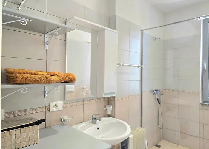 Le Petit 098 * Golem (Tirana)