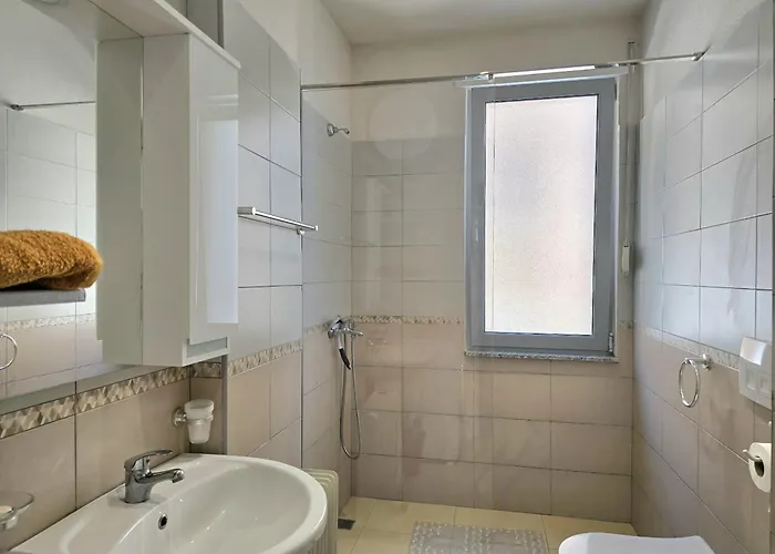 Le Petit 098 Lägenhet Golem (Tirana)